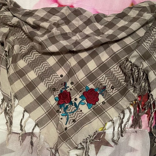 Set of 4 scarves used