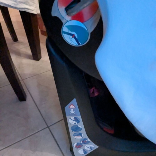 Chicco car seat 9-18 kg with recline