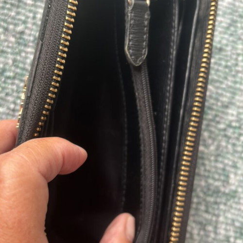 DKNY wallet like new, black