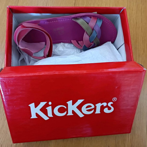 Kickers sandals girl size 34 new, leather