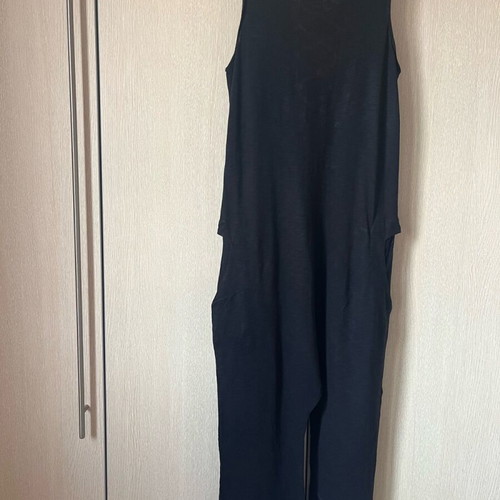 Small cotton salopette used with pockets
