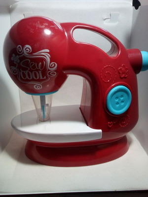 Παιδική ραπτομηχανή Sew Cool μεταχειρισμένη με φωτισμό