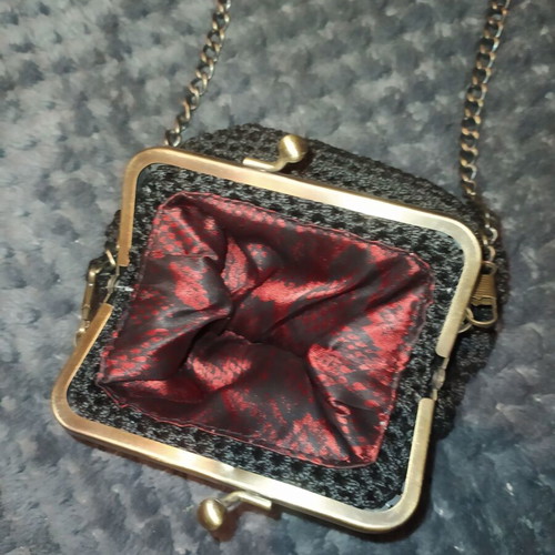 Knitted shoulder bag new with elegant lining
