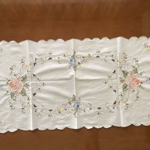 Table linens used, set of 4 pieces