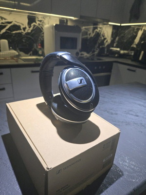 Sennheiser HD599 SE Over Ear Headphones used, wired