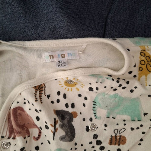 Baby bodysuit like new 3-6 months