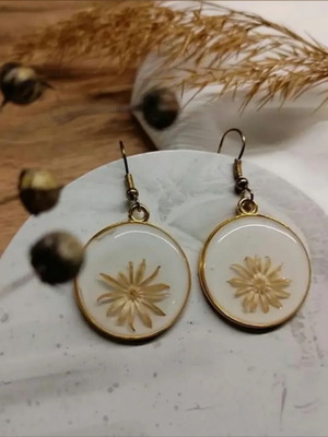 Handmade earrings with dried flowers and stainless steel hooks, new, white