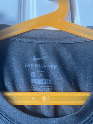Μπλούζα γυμναστηρίου Nike μέγεθος medium καινούργια, μαύρη