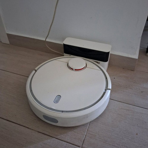 Robot vacuum used in excellent condition