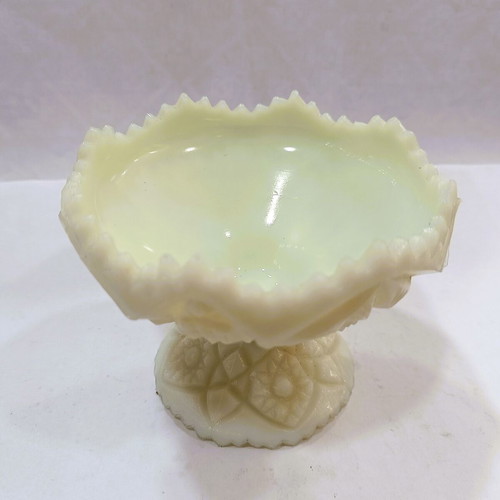 Fenton Pinwheel Candy Dish in Custard Satin Glass like new