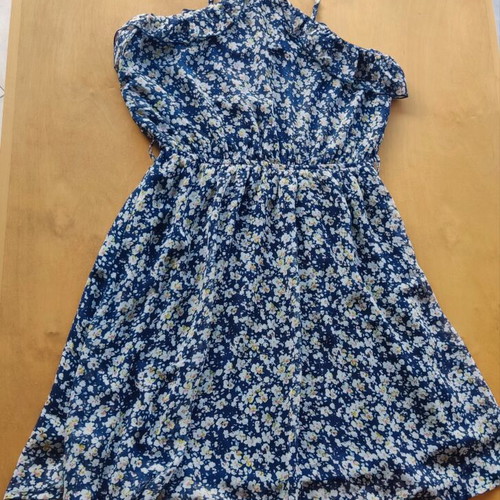 Floral summer dress with adjustable straps, like new, size M