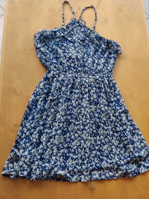 Floral summer dress with adjustable straps, like new, size M