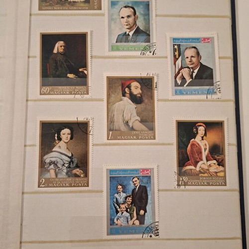 Collection of 100 international stamps like new