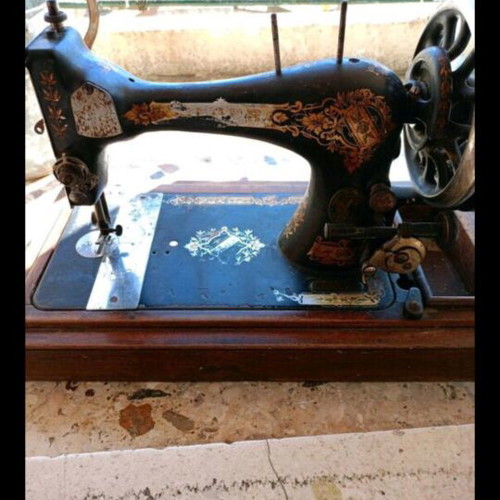 Antique 1900 Sinker Hand Crank Sewing Machine, collectible, fully functional