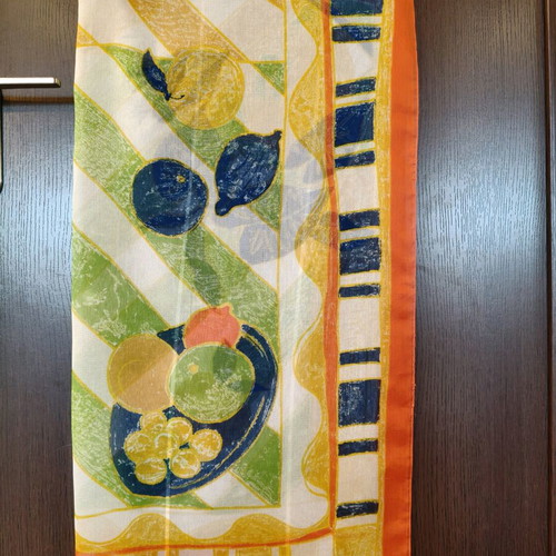 Vintage scarf with citrus print like new
