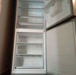 Πωλείτε ψυγείο Whirlpool Inox  με κατάψυξη και βρύση νερού - ιδανικό για οικογένεια !