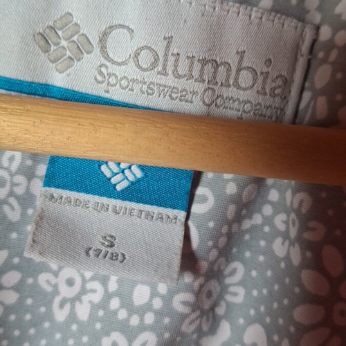 Columbia kids jacket like new, silver, ages 7-8