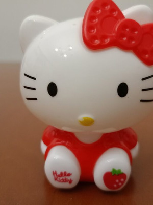 Φιγούρα Hello Kitty με φράουλα σαν καινούργιο