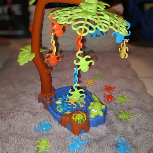 Board game Monkey Balance like new, educational magnetic toy