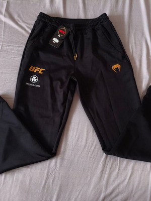 Venum x UFC tracksuit new, size M with zipper pockets, black