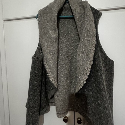 Grey embossed sleeveless cardigan waterfall style, like new, one size L-XXL