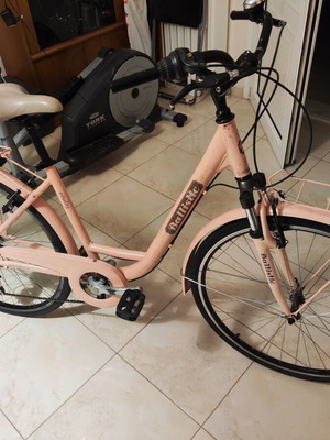 Ballistic Vitality 28 used city bike with front suspension and racks