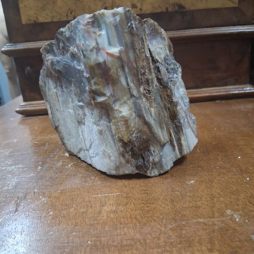Petrified wood used, 1.05 kg with crystals