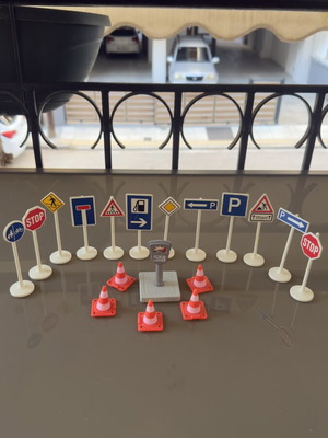 Playmobil Road Signs with Cones and Parking Meter new