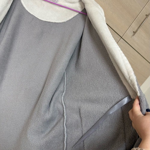Fleece hooded warm bathrobe with pockets, Cool brand