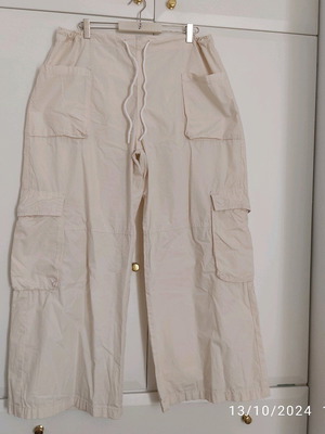 Παντελόνι cargo Bershka μπεζ καινούριο XXL με λάστιχο στη μέση