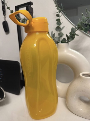 Tupperware 2lt used, orange shade, excellent condition