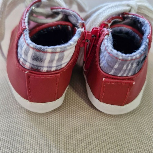 Baby booties, 2 pairs