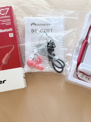 Pioneer C7 wireless headphones