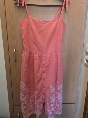 Coral dress Medium with adjustable straps, like new, cotton
