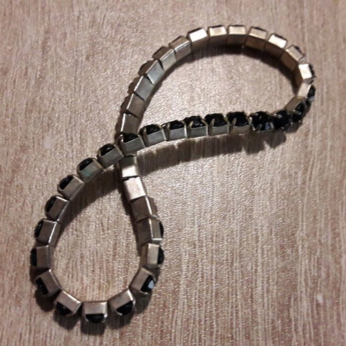 Bracelet with stones elastic like new