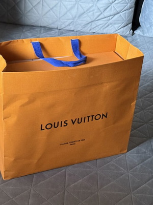 Αυθεντικό σετ συσκευασίας Louis Vuitton με σκληρό κουτί και χάρτινη τσάντα