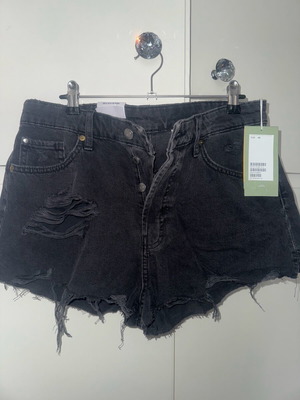Къси панталони H&M нови, размер 42, черни