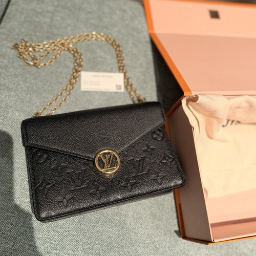 Rosy Wallet on Chain Louis Vuitton new, black and gold