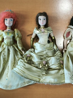 Disney porcelain princess dolls like new, set of 3