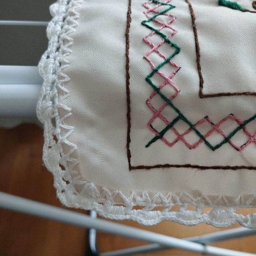 Handmade embroidered table runner 67×67 cm like new, vintage