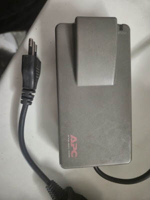 APC PNOTEAC150-EC inverter αυτοκινήτου 12V σε 230V, 150W