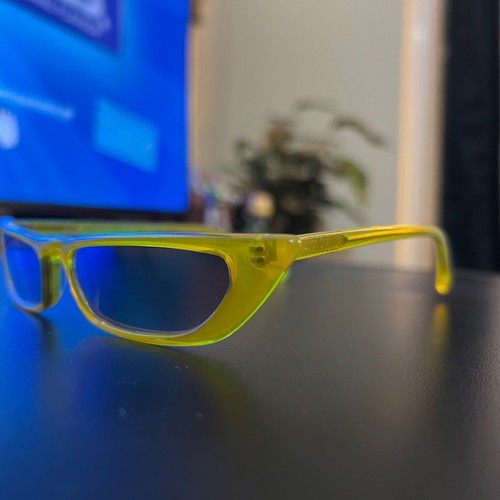 Kendall+Kylie sunglasses used, yellow with mirror lenses