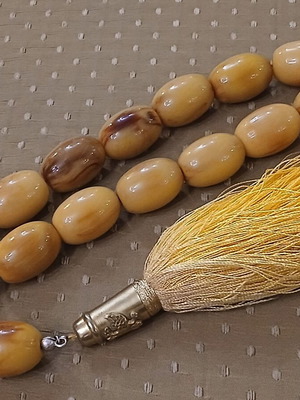 Worry beads used, old German bakelite cream color, 15 beads