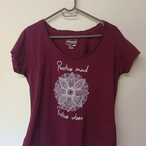 Admiral t-shirt used, size large, 100% cotton, burgundy with white flower