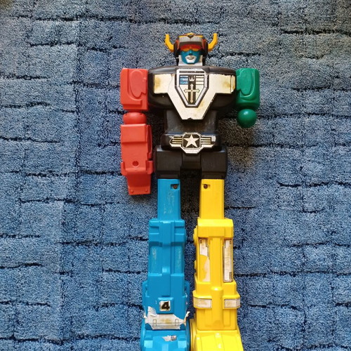 Voltron used 60 cm with missing parts and broken piece