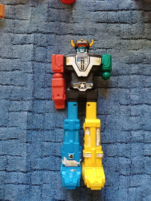 Voltron used 60 cm with missing parts and broken piece