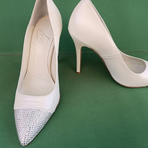 Leather bridal pumps size 37 with rhinestones like new, white and silver