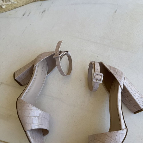 Beige Croco sandals size 40 with 8cm block heels like new