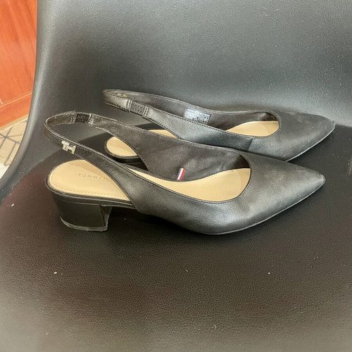 Tommy Hilfiger Feminine Leather Slingback Pumps like new, black, size 38