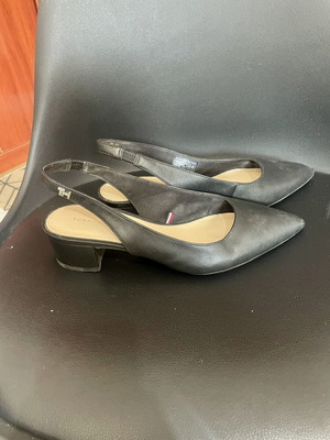 Tommy Hilfiger Feminine Leather Slingback Pumps like new, black, size 38